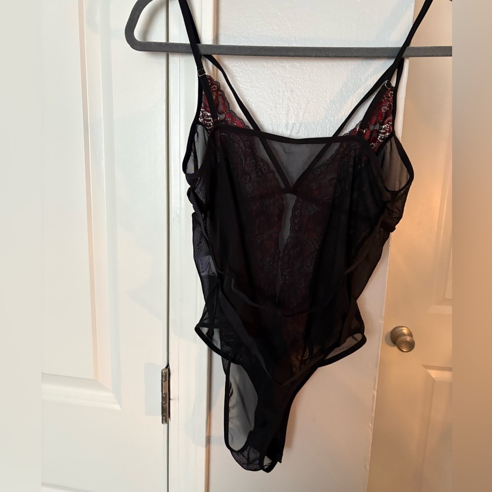 Black and Red Lace Bodysuit with Straps - Picture 2 of 4